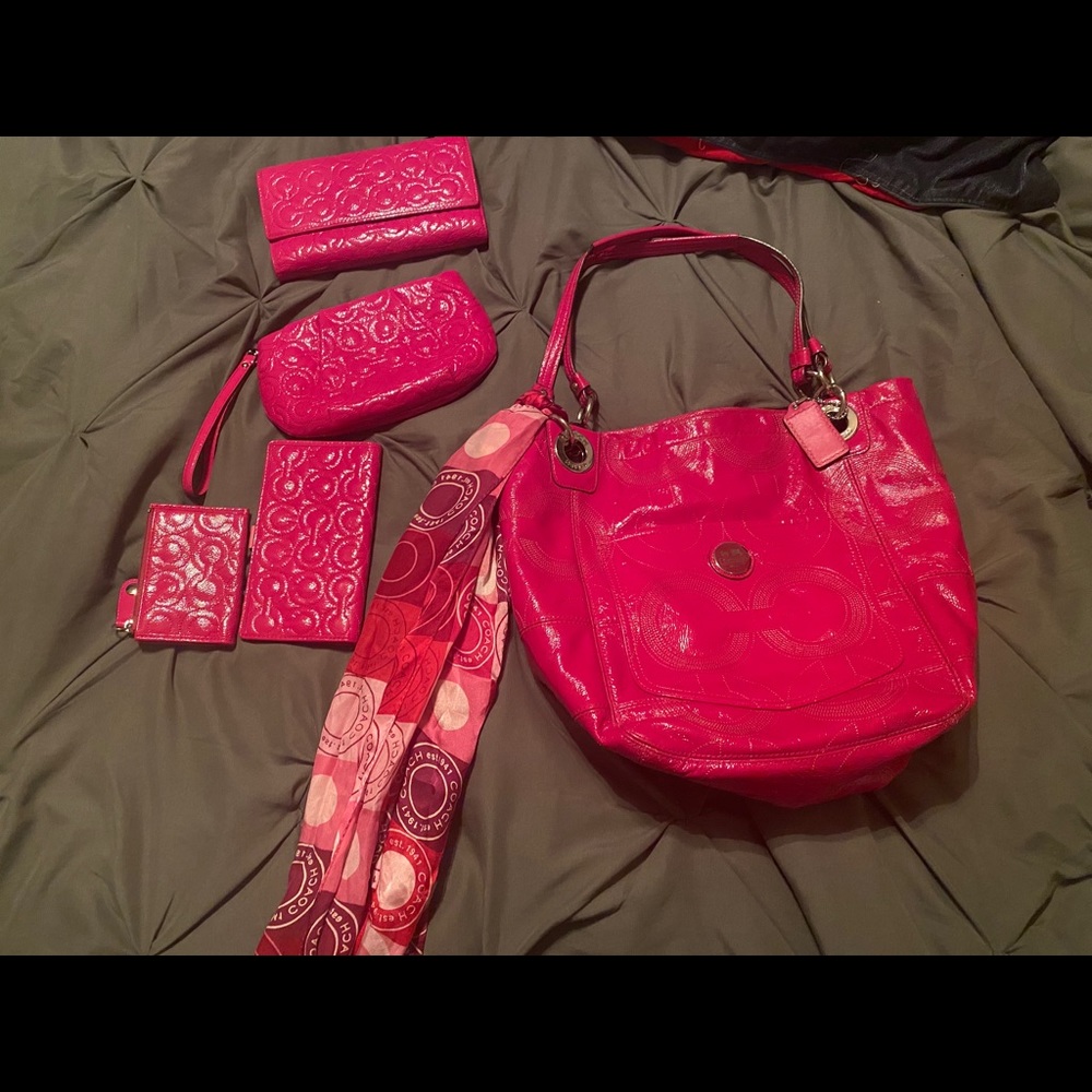 Alex signature tote and accessories